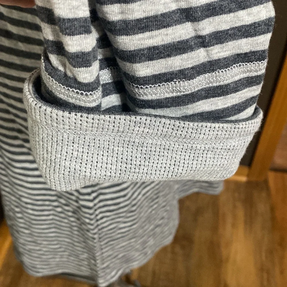 Soft surroundings gray striped v neck knit long sleeve dress size medium